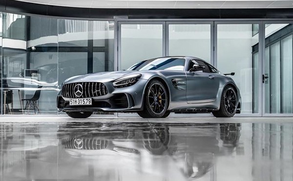 Chồng của Đàm Thu Trang khoe Mercedes-AMG GT R biển độc có giá hơn  11 tỷ
