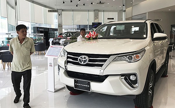 Toyota Fortuner bất ngờ giảm giá tới 85 triệu đồng 