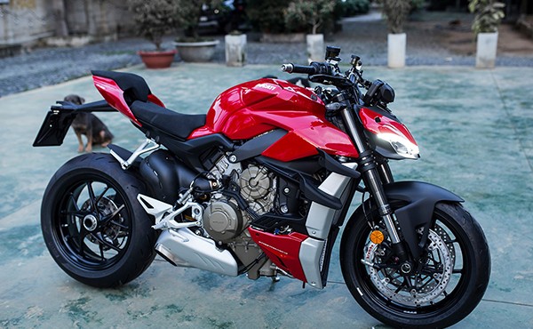 Dân chơi Hưng Yên bỏ hơn tỷ mua Ducati Streetfighter V4 