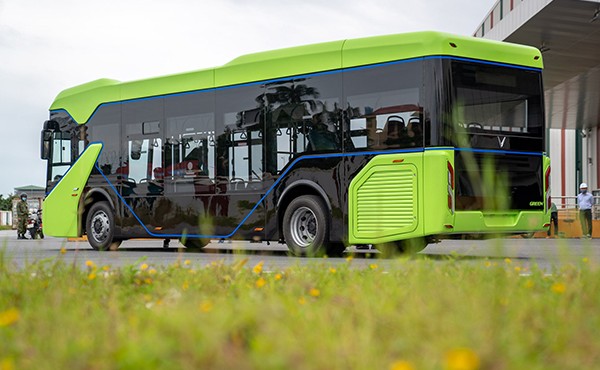Xe buýt điện VinFast chạy thử trông như thế nào?