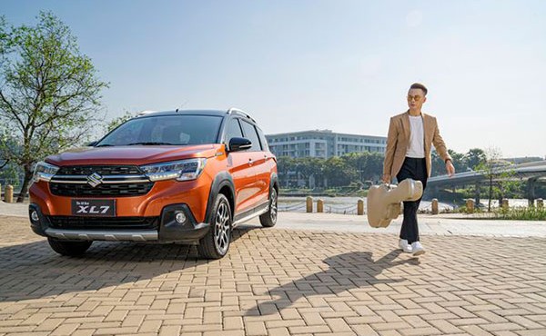 Ca sĩ Hoàng Bách đam mê Suzuki XL7 