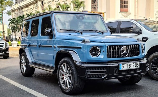 Cường Đô la dạo phố cùng Mercedes AMG G63 giá hơn 12 tỷ đồng 