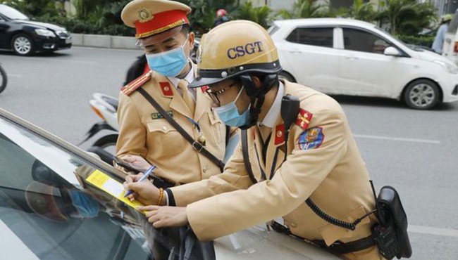 Lưu thông ôtô, xe máy nhưng bỏ quên giấy tờ thì bị phạt bao nhiêu?