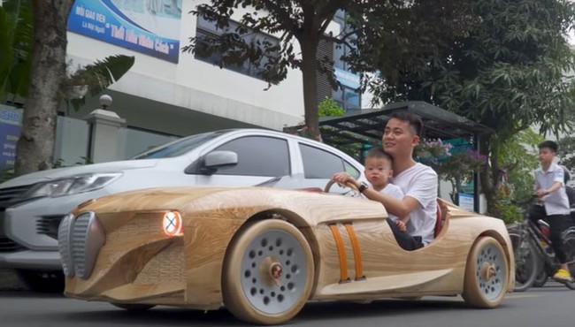 Thêm một chiếc BMW bằng gỗ của ông bố trẻ ở Bắc Ninh làm tặng con