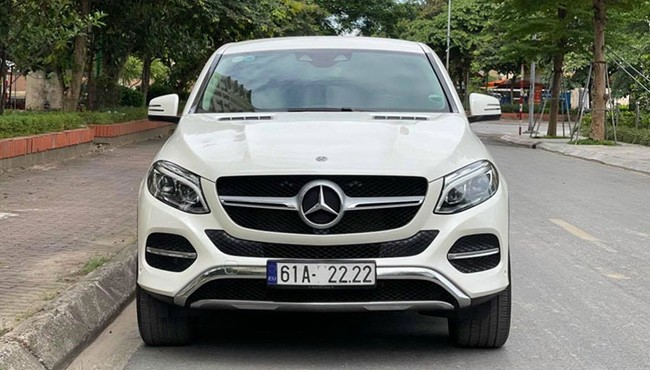 Mercedes biển tứ quý giá hơn 3,6 tỷ đồng ở Bình Dương 
