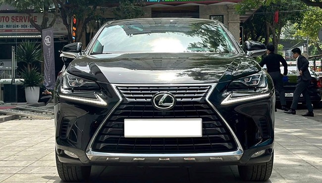 Lexus NX300 đang được chào bán ở Hà Nội với mức giá khó tin