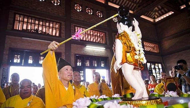 Hàng ngàn người về dự Đại lễ Phật đản Liên Hợp Quốc - Vesak 2019