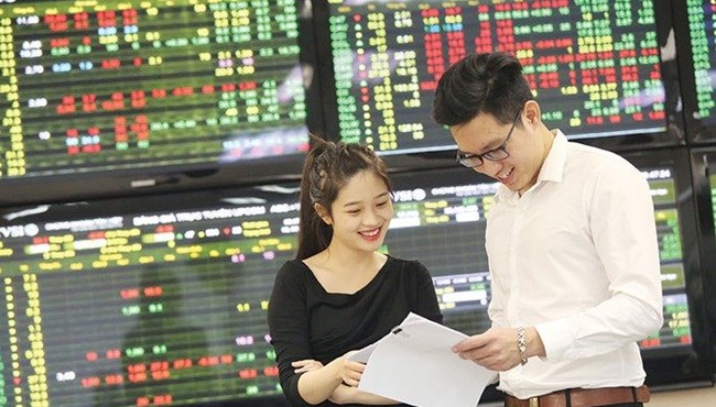 BSC: VN-Index có thể tạo đỉnh ngắn hạn 1.420 điểm trong tháng 8