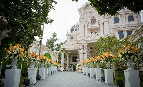 Biệt thự của thiếu gia Nam Định chi tiền tỷ mua hoa đám cưới khủng cỡ nào?