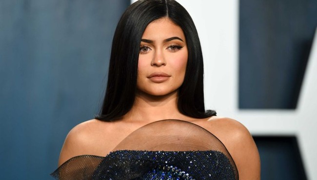 Tỷ phú Kylie Jenner vung tiền thế nào trước bê bối làm giả giấy tờ?