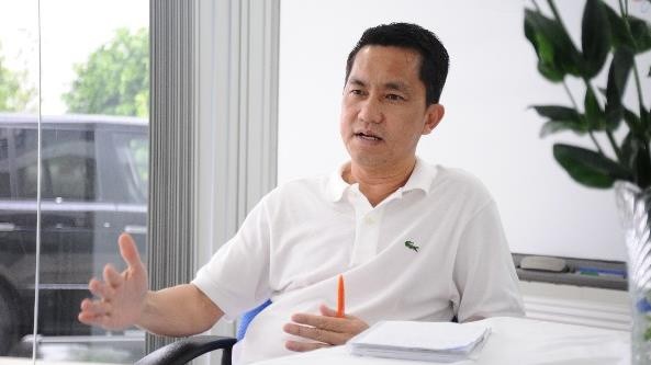 Đại gia U60 Hồ Nhân chụp ảnh thân thiết với xa sĩ Hiền Hồ giàu thế nào?