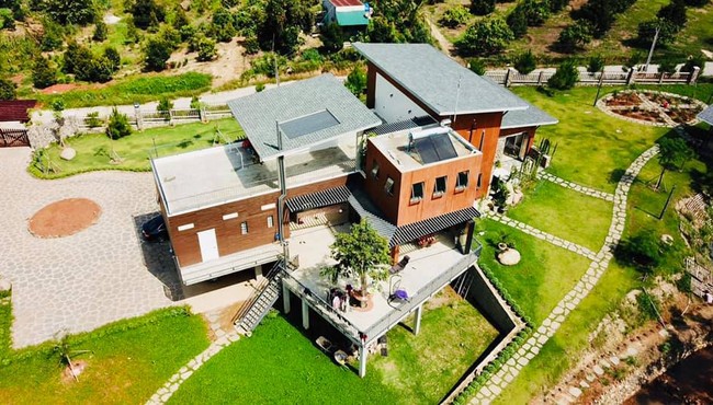 Đi xem biệt phủ sang trọng như resort cao cấp của đôi vợ chồng đại gia Sài thành 