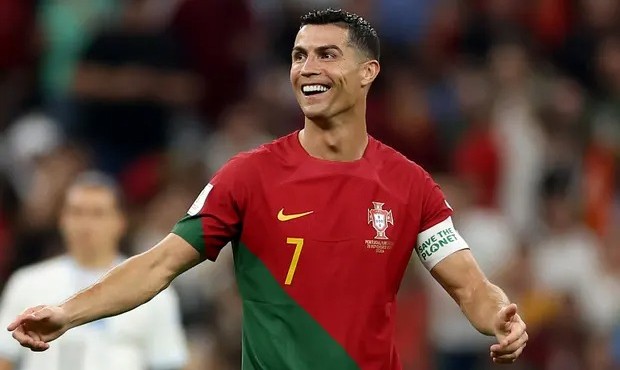 Nếu khoác áo câu lạc bộ ở Saudi Arabia, mức lương của Cristiano Ronaldo là bao nhiêu?