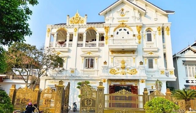 Đại gia trại lợn và biệt phủ rộng nghìn mét vuông 