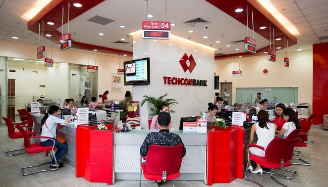 Techcombank bứt phá, vượt mặt Big 4 về vốn điều lệ