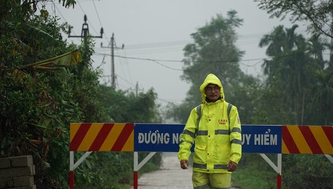 Sạt lở thủy điện Rào Trăng 3: Thi thể 3 người chưa thể đưa ra ngoài