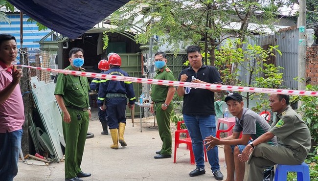 Vợ chồng và con gái tử vong trong ngôi nhà cháy giữa khuya 