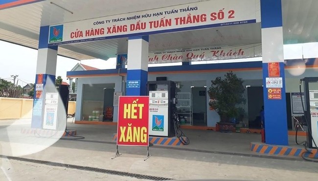 Nhiều cây xăng ở TP HCM lại diễn ra cảnh 'hết xăng còn dầu' 