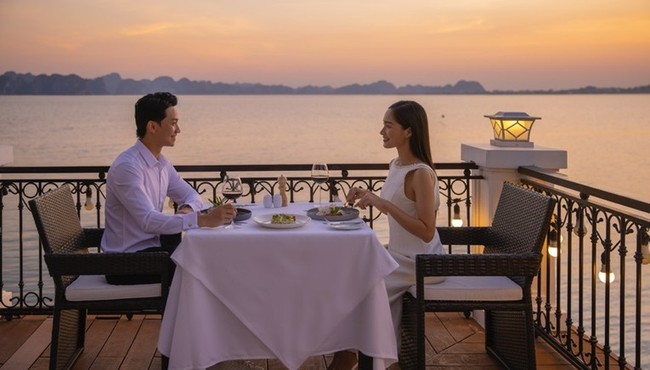 Nghỉ dưỡng diệu kỳ, phiêu hè “lãng mạn” tại miền biển di sản