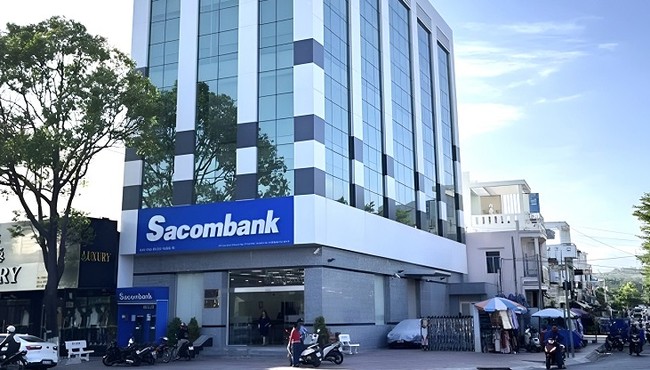 Sacombank đền bù hơn 17 tỷ đồng cho khách hàng ở Cam Ranh  