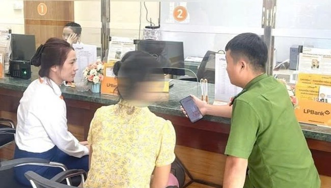 Được bạn trai quen qua mạng tặng 50.000 USD, cô gái suýt bị lừa tiền