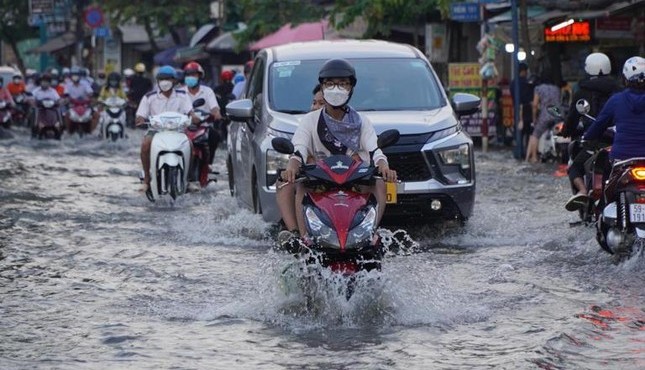 Dự báo thời tiết hôm nay: Miền Trung mưa lớn kéo dài 