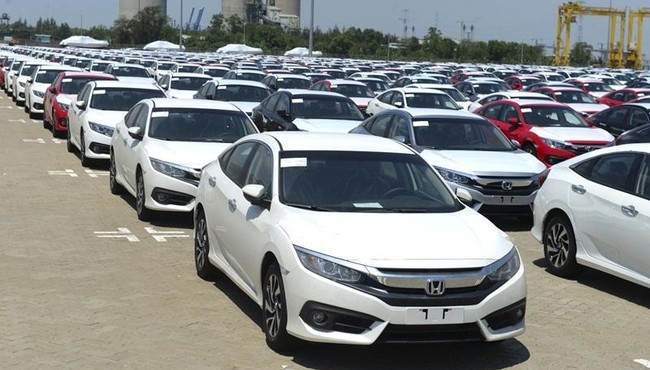Nhập khẩu ô tô tháng 7 tăng mạnh, so với cùng kỳ và so với tháng trước 