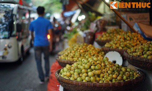 Những hình ảnh dân dã hiếm có ở chợ Bắc Qua Hà Nội