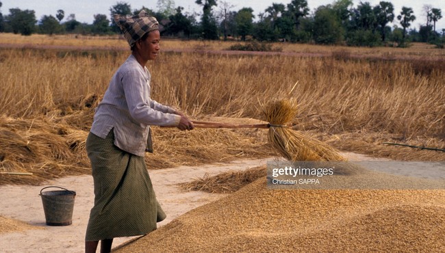 Cuộc sống bình dị đầy lôi cuốn ở Lào năm 1990