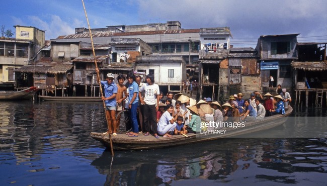 Cuộc sống ở miền Tây trước năm 1990 như thế nào?