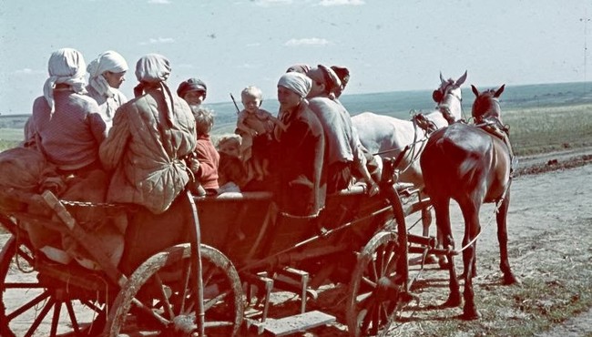 Cuộc sống ở Ukraine năm 1942 qua loạt ảnh màu cực hiếm