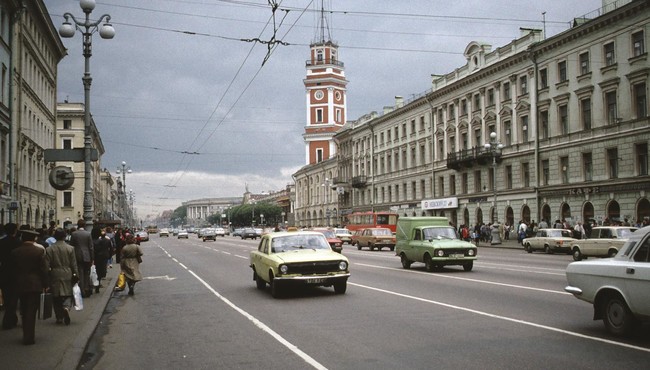 Loạt ảnh đời thường sinh động ở Leningrad năm 1990 qua trải nghiệm của người Mỹ