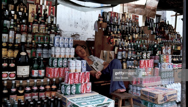 Nhìn lại những thứ bày bán trên vỉa hè TP HCM năm 1983