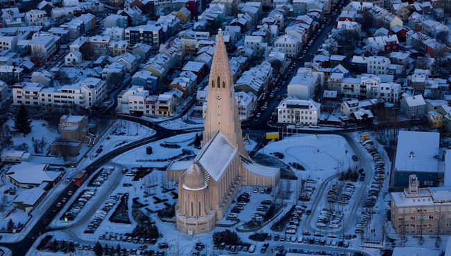 Khám phá từng ngóc ngách nhà thờ đặc biệt nhất thế giới ở Iceland 