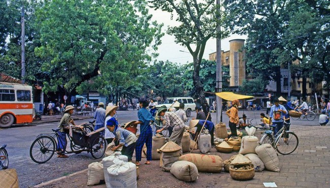 Hà Nội năm 1990 bình dị khó quên qua bộ ảnh cực quý