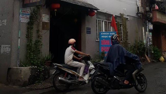 Nam thanh niên cởi trần dính nhiều vết máu tử vong trong khách sạn