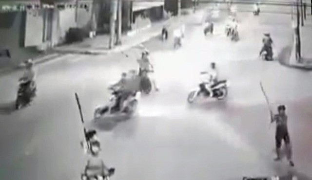 Bắt đối tượng trong nhóm giang hồ trực tiếp vác mã tấu chém dân phòng