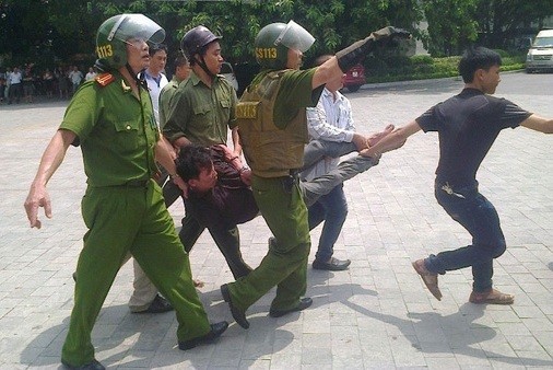 Nổ súng ngăn chặn 2 nhóm giang hồ hỗn chiến, 3 công an bị chém dã man