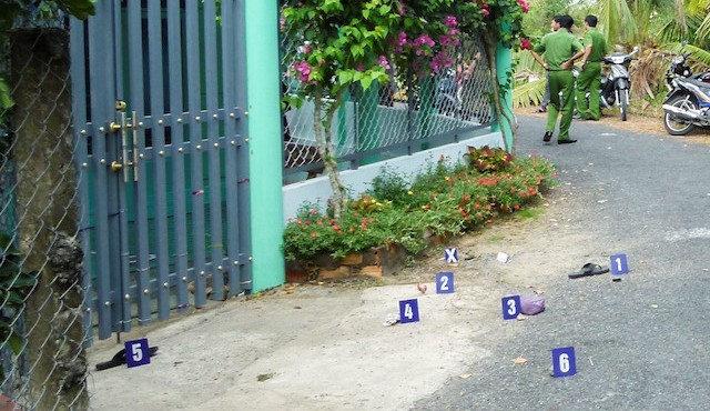 Níu kéo bất thành, nam thanh niên cầm dao đâm bạn gái rồi tự sát