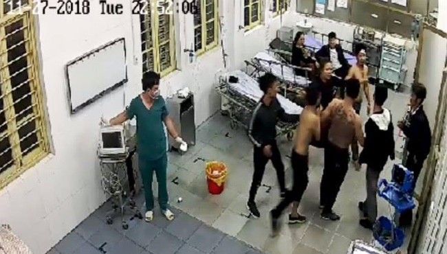 Nhóm giang hồ truy sát bệnh nhân trong bệnh viện ở Sài Gòn