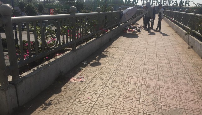 Đi trên cầu bộ hành Suối Tiên, nữ sinh bất ngờ trợn mắt, nôn ói rồi tử vong