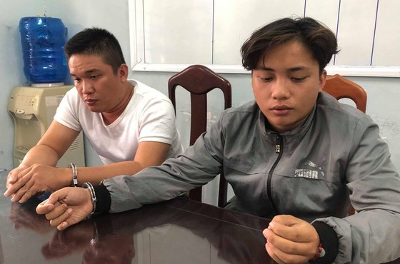 Anh em ruột cầm dao chém chết 2 người lúc rạng sáng