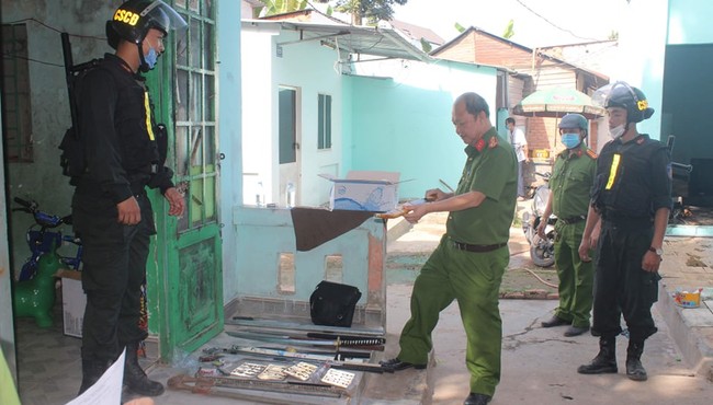 Đại tá Vũ Hồng Văn dẫn đầu hơn chục trinh sát triệt phá hang ổ tội phạm ma tuý