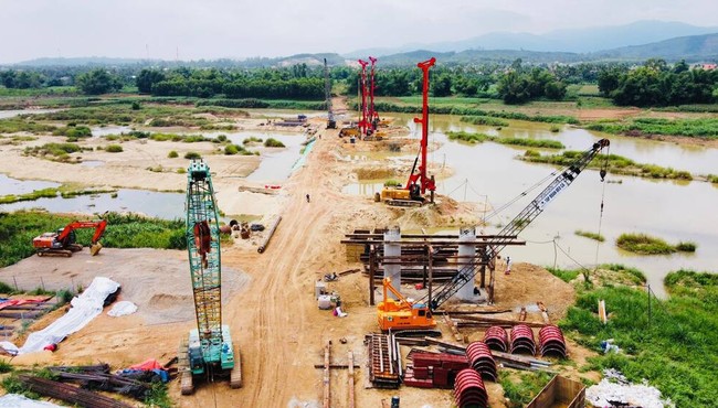 Quyết liệt đẩy nhanh tốc độ thi công cao tốc Quảng Ngãi - Hoài Nhơn