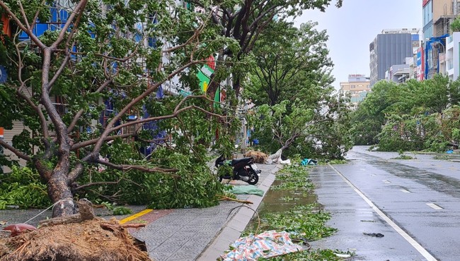 Cận cảnh TP Đà Nẵng khi siêu bão Noru quét qua