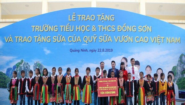 Trẻ em Quảng Ninh đón trường mới từ Chủ tịch Quốc hội và 71 ngàn ly sữa ngon