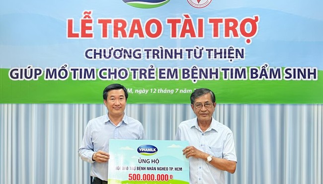 Vinamilk tiếp tục ủng hộ Hội Bảo trợ Bệnh nhân nghèo TP.HCM 