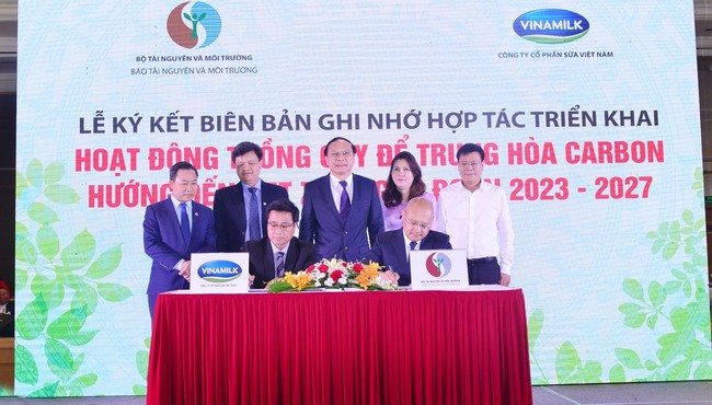 Vinamilk tiếp tục trồng cây hướng đến mục tiêu Net Zero 2050