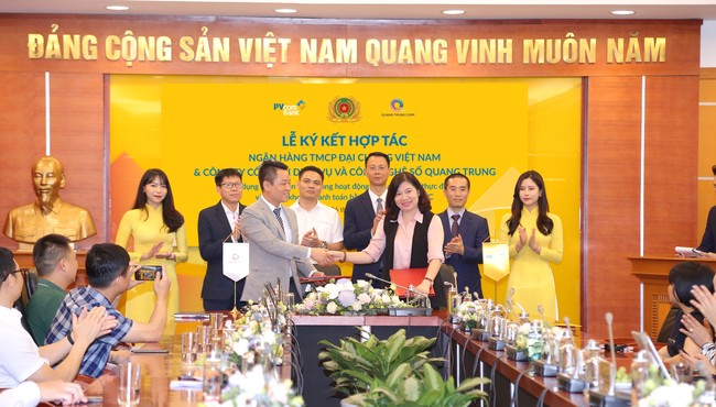 PVcomBank đi đầu trong ứng dụng cơ sở dữ liệu quốc gia về dân cư, chuyển đổi số 