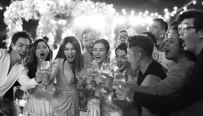Cười ngất với ảnh hài hước chưa từng được công bố tại đám cưới Đông Nhi